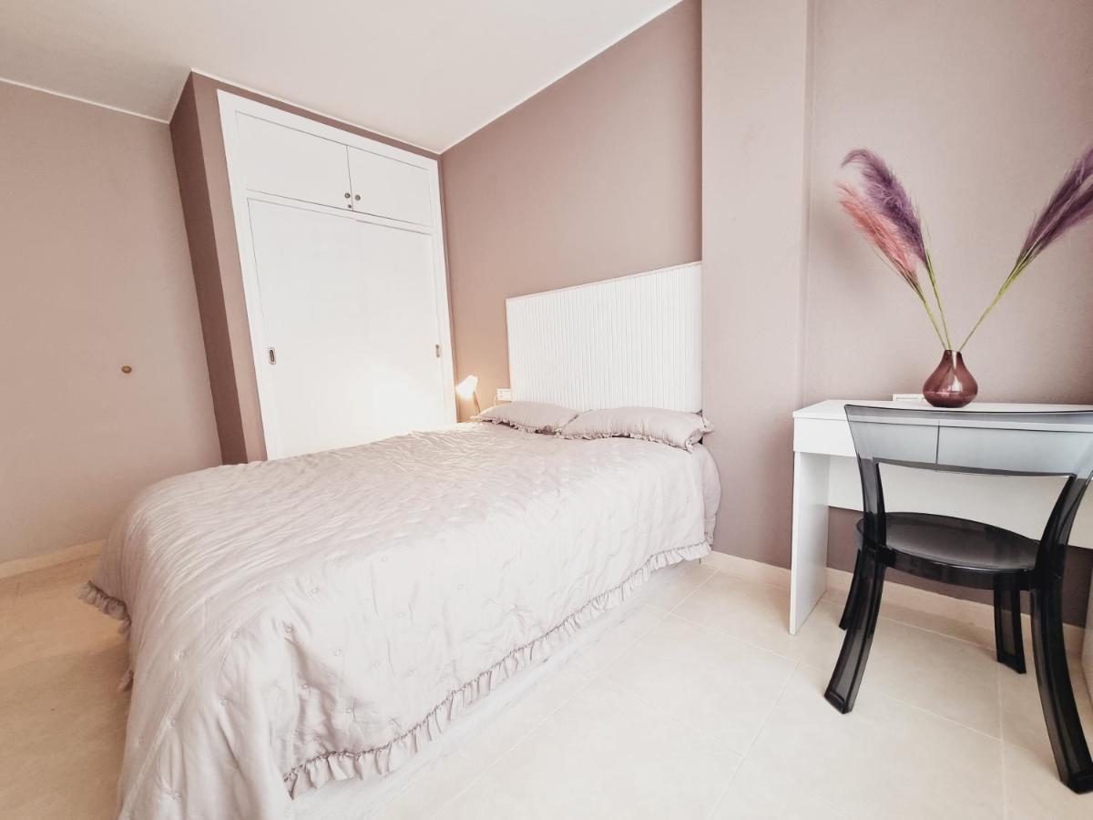 Luxury Evita Apartments In Торрев'єха Екстер'єр фото