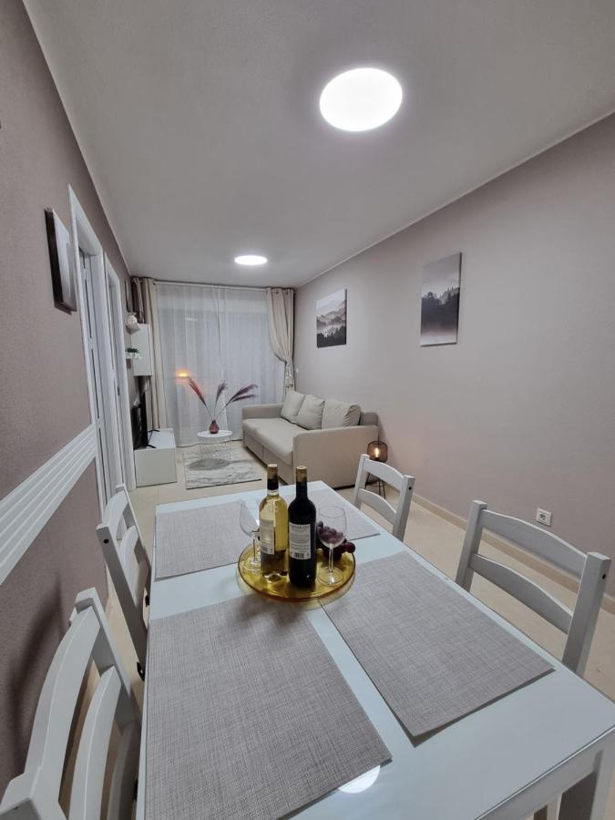 Luxury Evita Apartments In Торрев'єха Екстер'єр фото