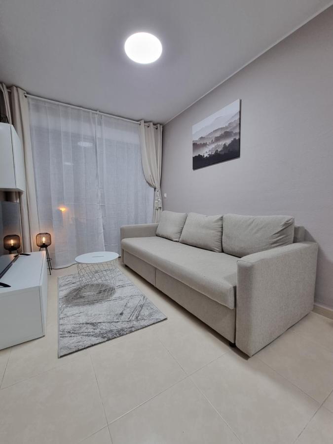 Luxury Evita Apartments In Торрев'єха Екстер'єр фото