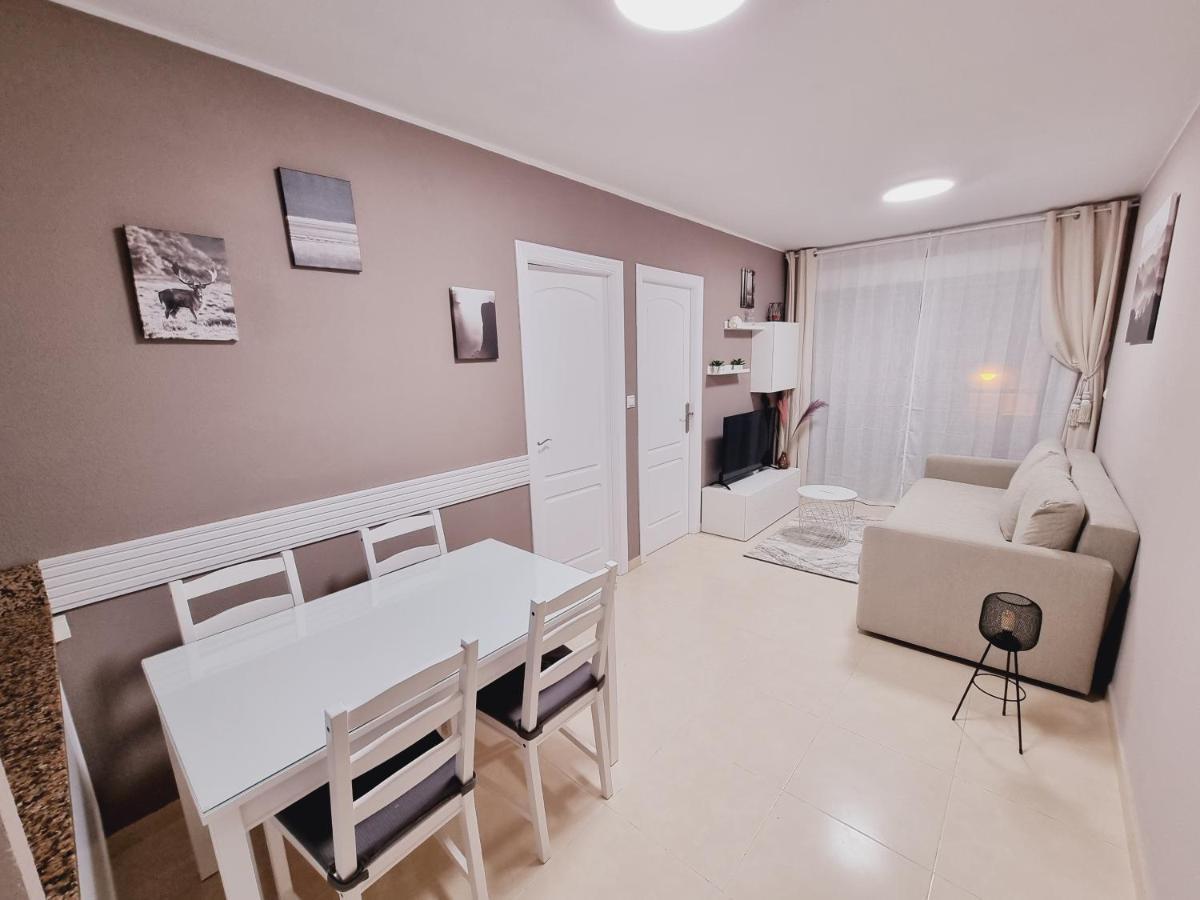 Luxury Evita Apartments In Торрев'єха Екстер'єр фото